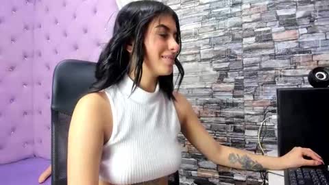 Snapshot of haileypetite chatting on 05/22/26, 01:17 Hailey Petite online show from 05/22/26, 01:17