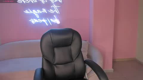 Hailey online show from 07/12/26, 10:34