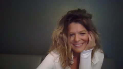 Hailey online show from 10/05/25, 09:02