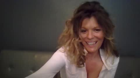 Hailey online show from 10/09/25, 09:46