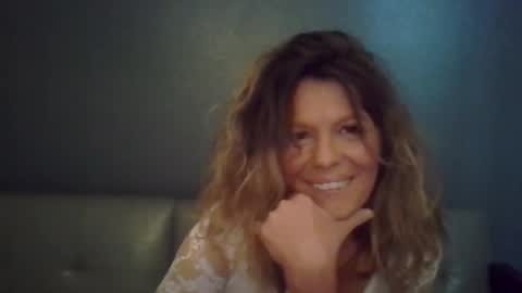 Hailey online show from 10/23/25, 07:45