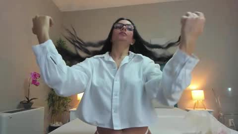 Hailey online show from 10/10/25, 05:39