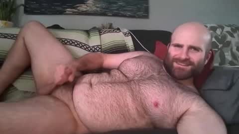 Snapshot of hairiestbear chatting on 03/17/26, 01:36 Hairiest Bear online show from 03/17/26, 01:36