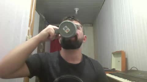 Snapshot of hairy_man_69_ chatting on 12/14/25, 11:31 horny online show from 12/14/25, 11:31