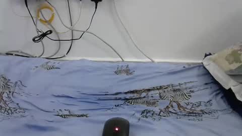 Snapshot of hairy_squiter chatting on 01/23/25, 06:39 Zaraha online show from 01/23/25, 06:39
