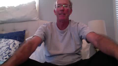 Snapshot of hairybater26 chatting on 10/21/25, 11:38 Harry online show from 10/21/25, 11:38