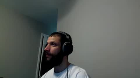 Snapshot of hairydadbod6 chatting on 01/15/25, 02:06 hairydadbod6 online show from 01/15/25, 02:06