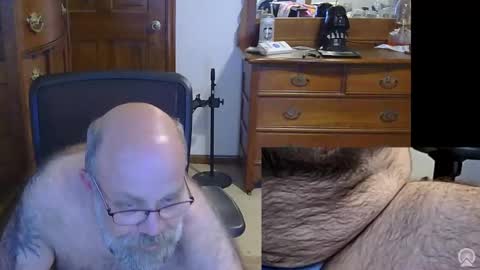 Snapshot of hairydaddybear69 chatting on 09/18/25, 10:23 HairyDaddyBear69 online show from 09/18/25, 10:23