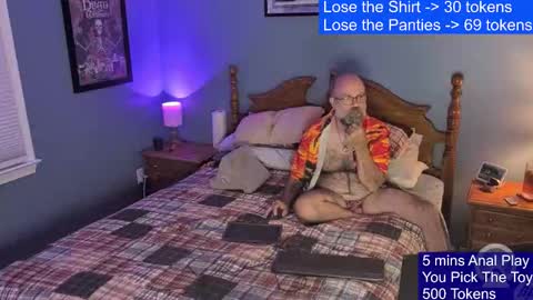 Snapshot of hairydaddybear69 chatting on 10/21/25, 12:00 HairyDaddyBear69 online show from 10/21/25, 12:00