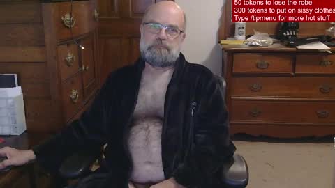 Snapshot of hairydaddybear69 chatting on 04/30/26, 11:38 HairyDaddyBear69 online show from 04/30/26, 11:38