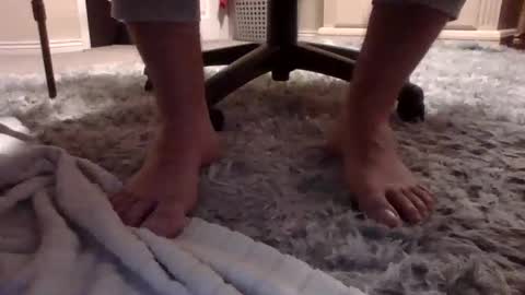 Hairy Daddy Feet online show from 11/18/25, 01:11