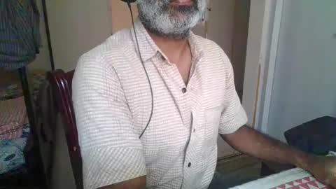 Snapshot of hairydarky chatting on 12/19/25, 06:42 Pratap online show from 12/19/25, 06:42