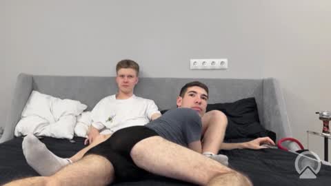 Snapshot of hairyrabbit666 chatting on 12/20/25, 12:12 Davis and James online show from 12/20/25, 12:12