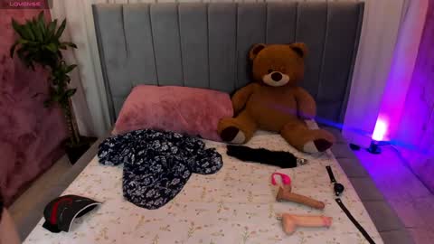 Snapshot of hakurukushka chatting on 01/22/25, 04:12 Haku Please help me with your thumbs up its important  online show from 01/22/25, 04:12