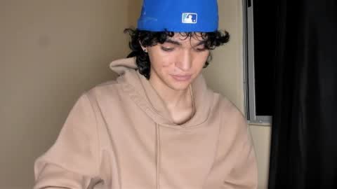 Snapshot of halan_jr chatting on 10/21/25, 01:39 halan online show from 10/21/25, 01:39