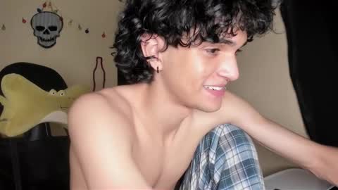 Snapshot of halan_jr chatting on 11/25/25, 11:05 halan online show from 11/25/25, 11:05