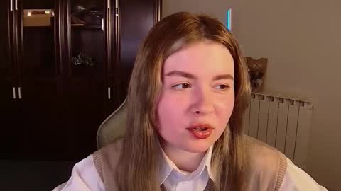 Snapshot of haleysun chatting on 10/24/25, 09:17 HaleySun online show from 10/24/25, 09:17
