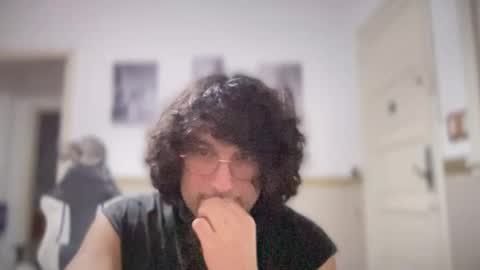 Snapshot of halfblood18 chatting on 10/26/25, 12:49 halfblood18 online show from 10/26/25, 12:49