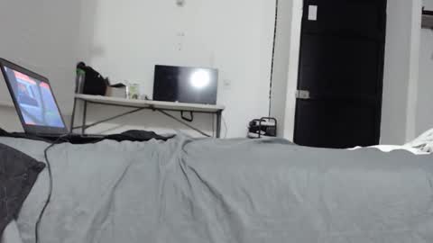 Snapshot of halfenaked17 chatting on 11/18/25, 11:48 halfenaked17 online show from 11/18/25, 11:48