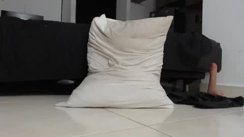 Snapshot of halfenaked17 chatting on 12/14/25, 01:00 halfenaked17 online show from 12/14/25, 01:00