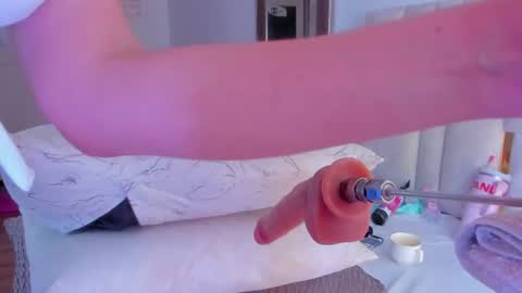 Halie  online show from 07/04/26, 12:50