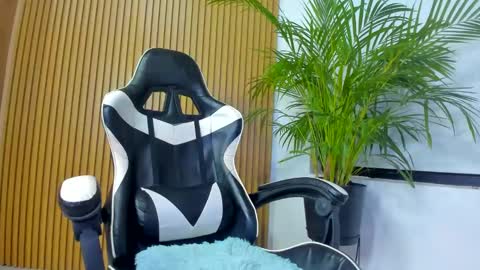 Snapshot of hall_anahiis chatting on 01/18/25, 05:10 Anahis online show from 01/18/25, 05:10