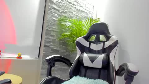 Snapshot of hall_anahiis chatting on 01/27/25, 01:05 Anahis online show from 01/27/25, 01:05