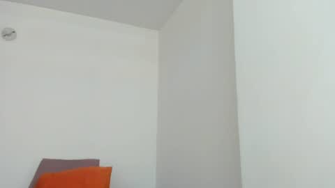 halle_1 online show from 07/21/26, 10:12