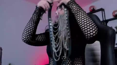 halley_ravenn online show from 05/18/26, 09:42