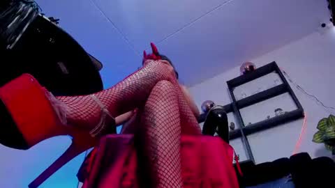 halley_ravenn online show from 06/13/26, 08:40