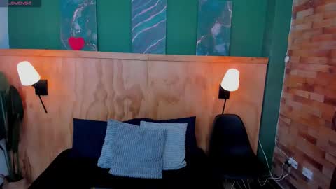 Snapshot of halleylorens chatting on 10/26/25, 12:00 Halley Lorens online show from 10/26/25, 12:00