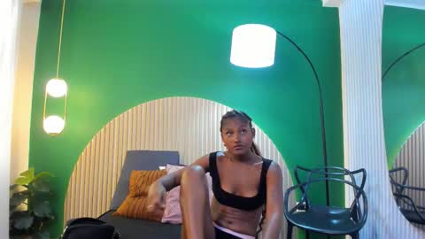 Snapshot of halleylorens chatting on 11/18/25, 07:18 Halley Lorens online show from 11/18/25, 07:18