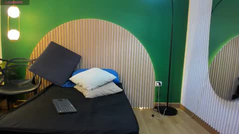 Snapshot of halleylorens chatting on 11/20/25, 07:30 Halley Lorens online show from 11/20/25, 07:30