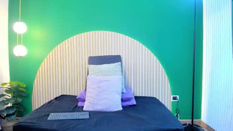 Snapshot of halleylorens chatting on 11/28/25, 08:00 Halley Lorens online show from 11/28/25, 08:00