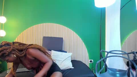 Snapshot of halleylorens chatting on 12/02/25, 07:20 Halley Lorens online show from 12/02/25, 07:20