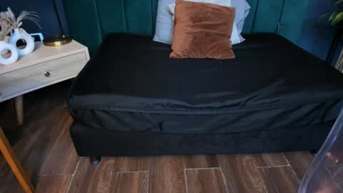 Snapshot of halleylorens chatting on 12/14/25, 12:54 Halley Lorens online show from 12/14/25, 12:54