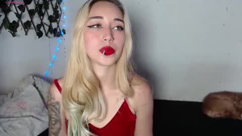 Snapshot of hallie_cam2 chatting on 09/24/25, 09:51 HALLIE online show from 09/24/25, 09:51