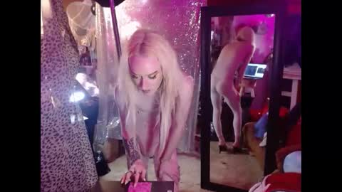 halovalentine online show from 09/17/25, 12:01