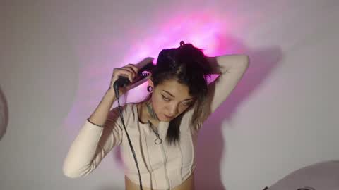 Hanya online show from 06/24/26, 11:37