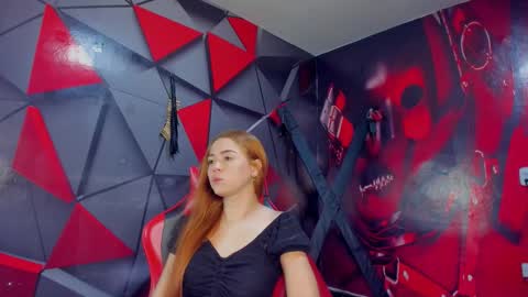 Snapshot of hana_and_zeta chatting on 11/29/25, 12:19 Hana and Zeta online show from 11/29/25, 12:19