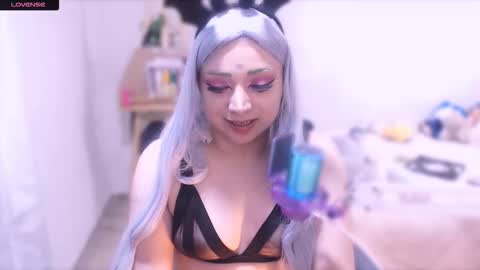 Snapshot of hana_hyuga1 chatting on 10/24/25, 12:52 Hana Hyuga .   Please help me reach 200 thumbs up online show from 10/24/25, 12:52