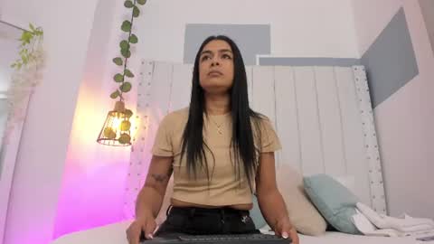 hanah_gray online show from 06/24/26, 11:09