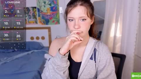 Snapshot of hanahwoods chatting on 11/21/25, 01:26 hanahwoods online show from 11/21/25, 01:26