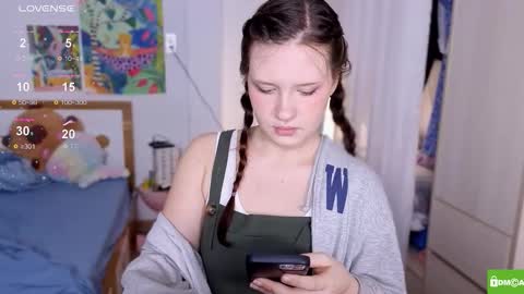 Snapshot of hanahwoods chatting on 11/27/25, 02:24 hanahwoods online show from 11/27/25, 02:24