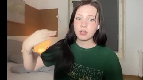 Snapshot of hanahwoods chatting on 06/11/26, 12:32 hanahwoods online show from 06/11/26, 12:32