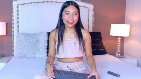 Snapshot of hanaluna chatting on 05/18/26, 01:39 Hanna online show from 05/18/26, 01:39