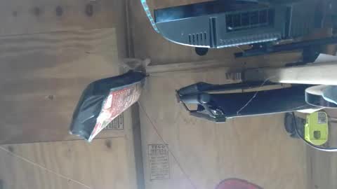 Snapshot of handiemanhere chatting on 12/08/24, 05:39 naked man online show from 12/08/24, 05:39