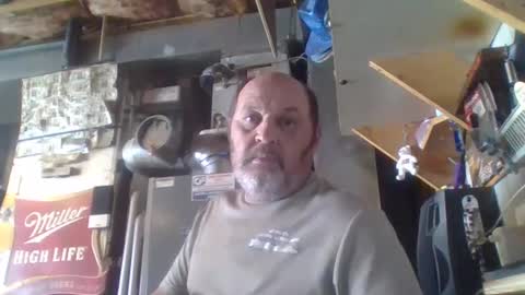 Snapshot of handiemanhere chatting on 10/01/25, 06:25 naked man online show from 10/01/25, 06:25