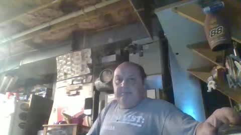Snapshot of handiemanhere chatting on 03/27/26, 03:23 naked man online show from 03/27/26, 03:23