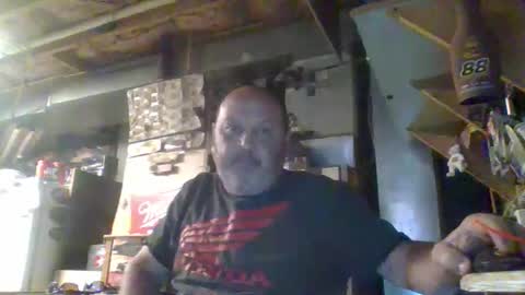 Snapshot of handiemanhere chatting on 04/22/26, 01:30 naked man online show from 04/22/26, 01:30